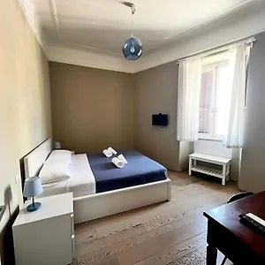 La Casa Di Piero In Via Ottaviano Włochy